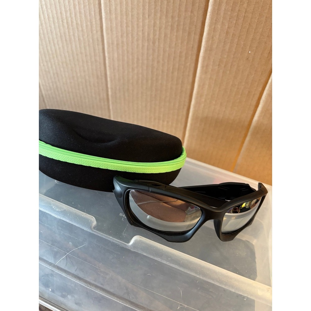Sun Glasses Motorcycle Style Black With Case And Cleaning Accessory